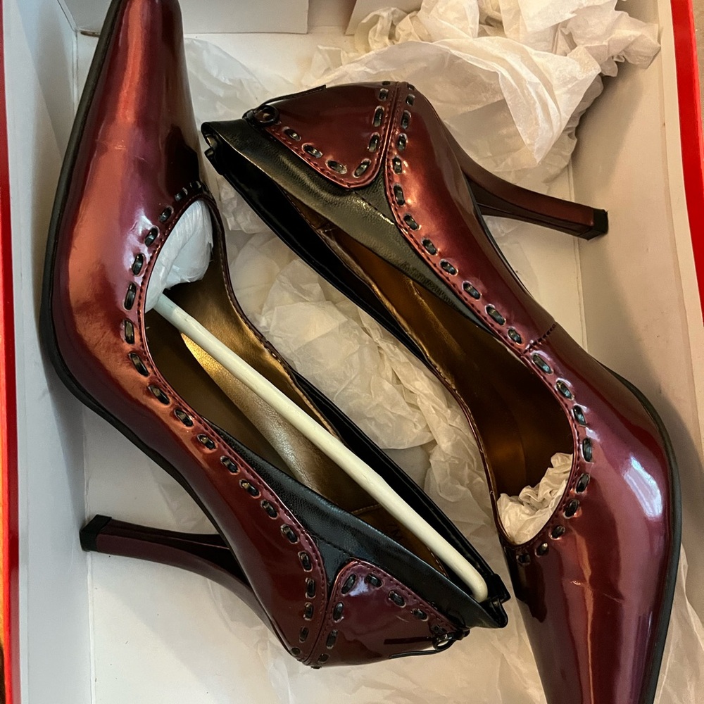 Bellini TATA Women's Patent glossy Burgundy Heels Size 7 M - Picture 5 of 5